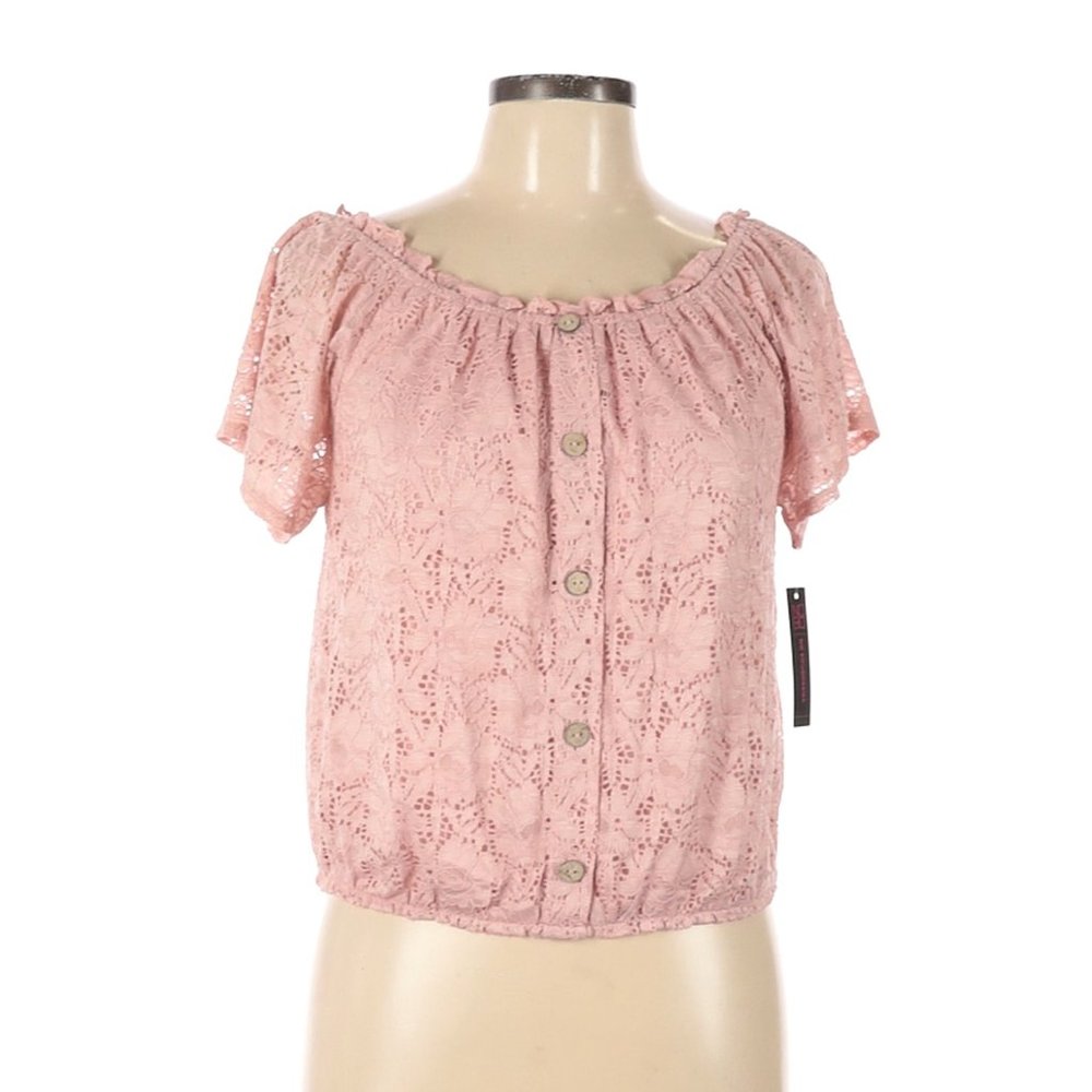 No Boundaries Short Sleeve Top  sz L NWT